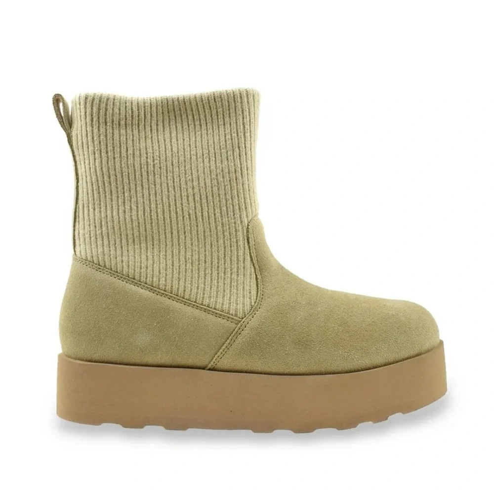 Time and Tru Women's Suede Knit Chelsea Boot NWT